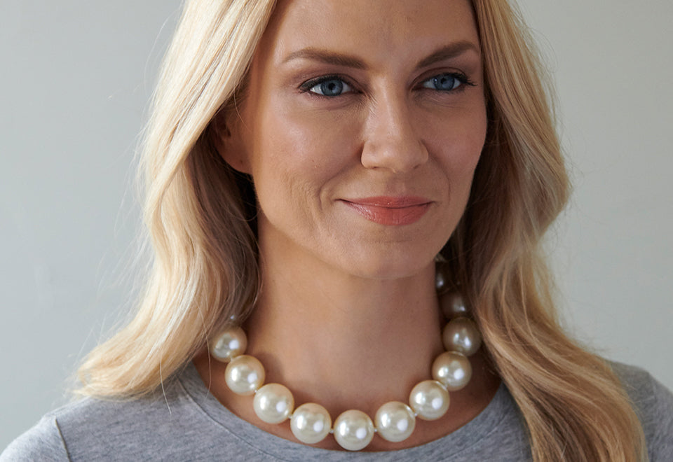 Hot Girls Pearls Cooling Pearl Necklace
